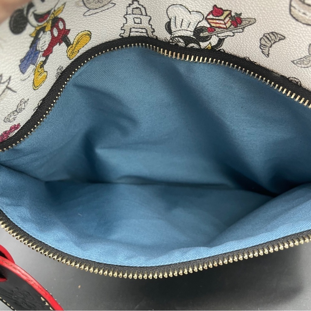 Dooney & Bourke Epcot 2018 Food and Wine Festival Crossbody - Picture 6 of 7